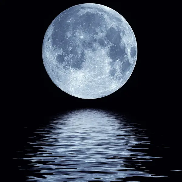 Súper-luna coincide con la lluvia de estrellas
