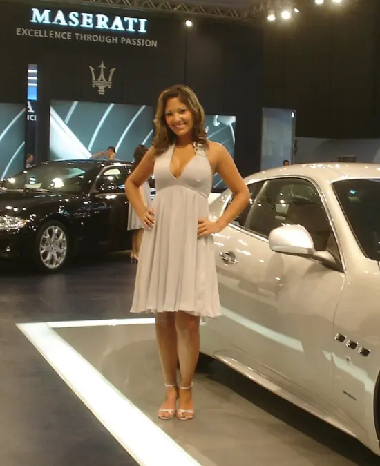 Autos Maseratis y sus Promotoras Realmente Hermoso