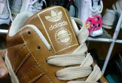Marcas y tiendas raras, extrañas y plagios