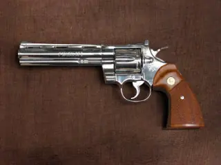 Colt Python 357 Magnum (la mejor sin duda)