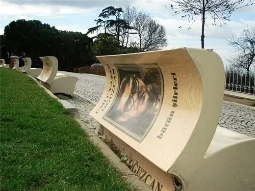 bancos con forma de libro