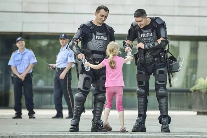Policia