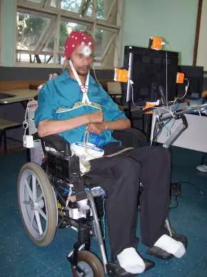 Crean silla de ruedas que se puede mover con la mente