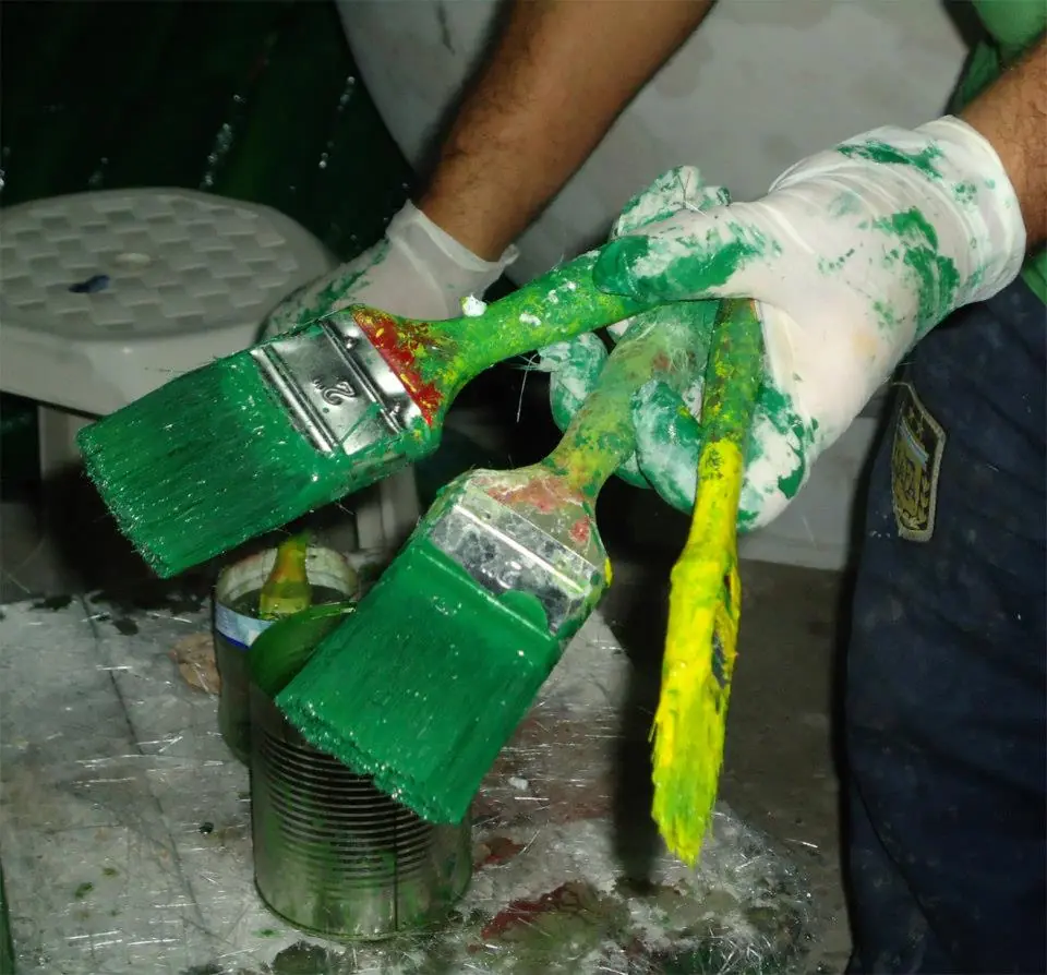 Como limpiar y alargar la vida de pinceles con resina