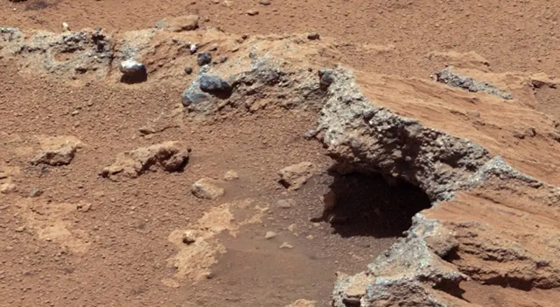 Descubren un cauce antiguo de agua en la superficie de Marte