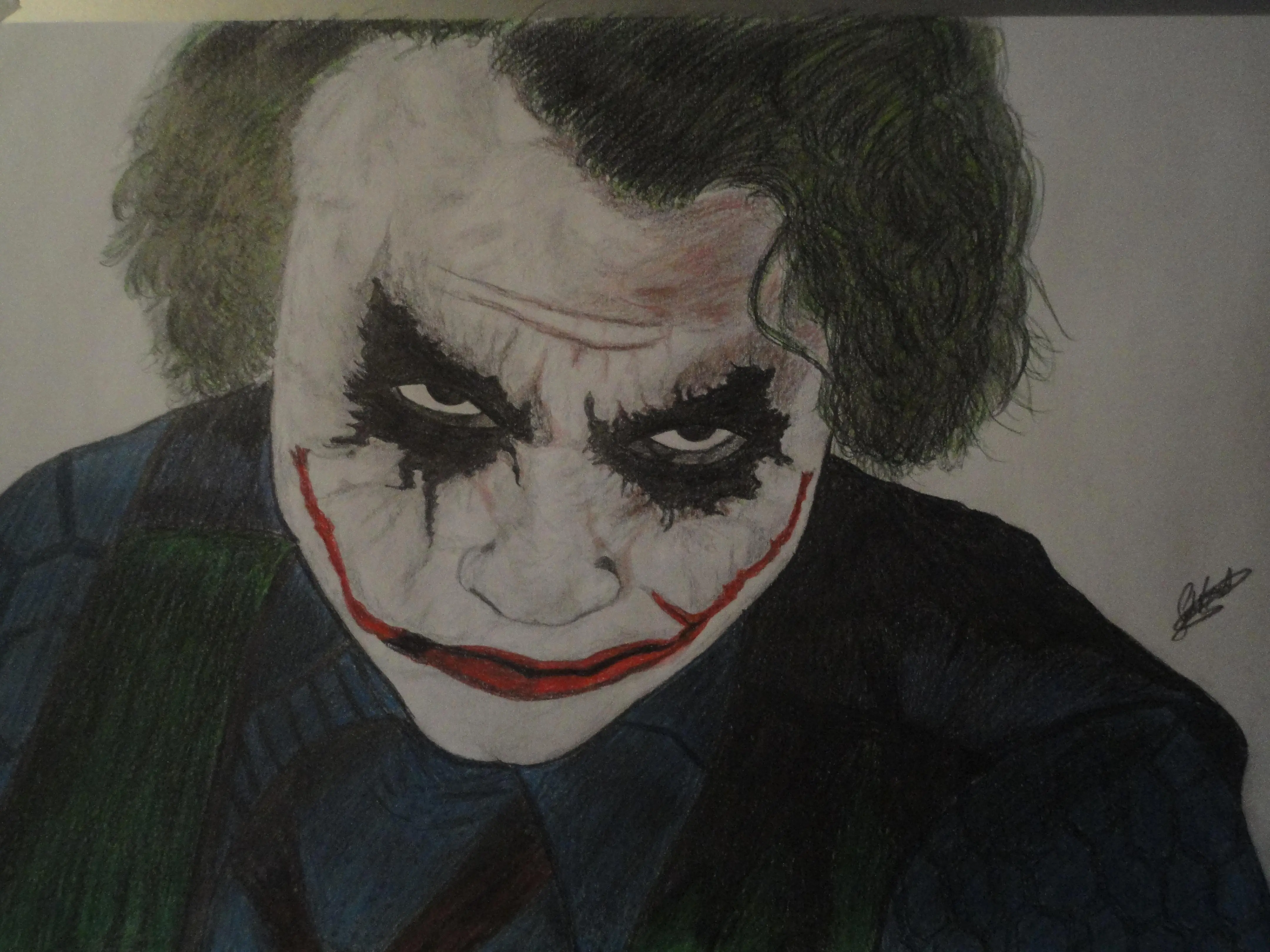 Dibujando al Joker con lapices de colores