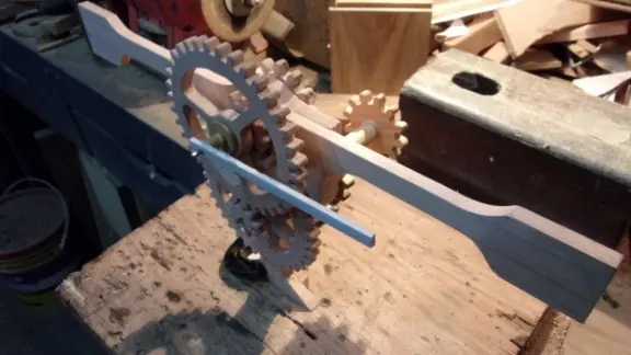 objetos mecanicos en madera
