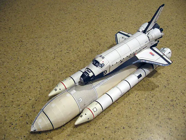 Transbordador Columbia, armalo en papel