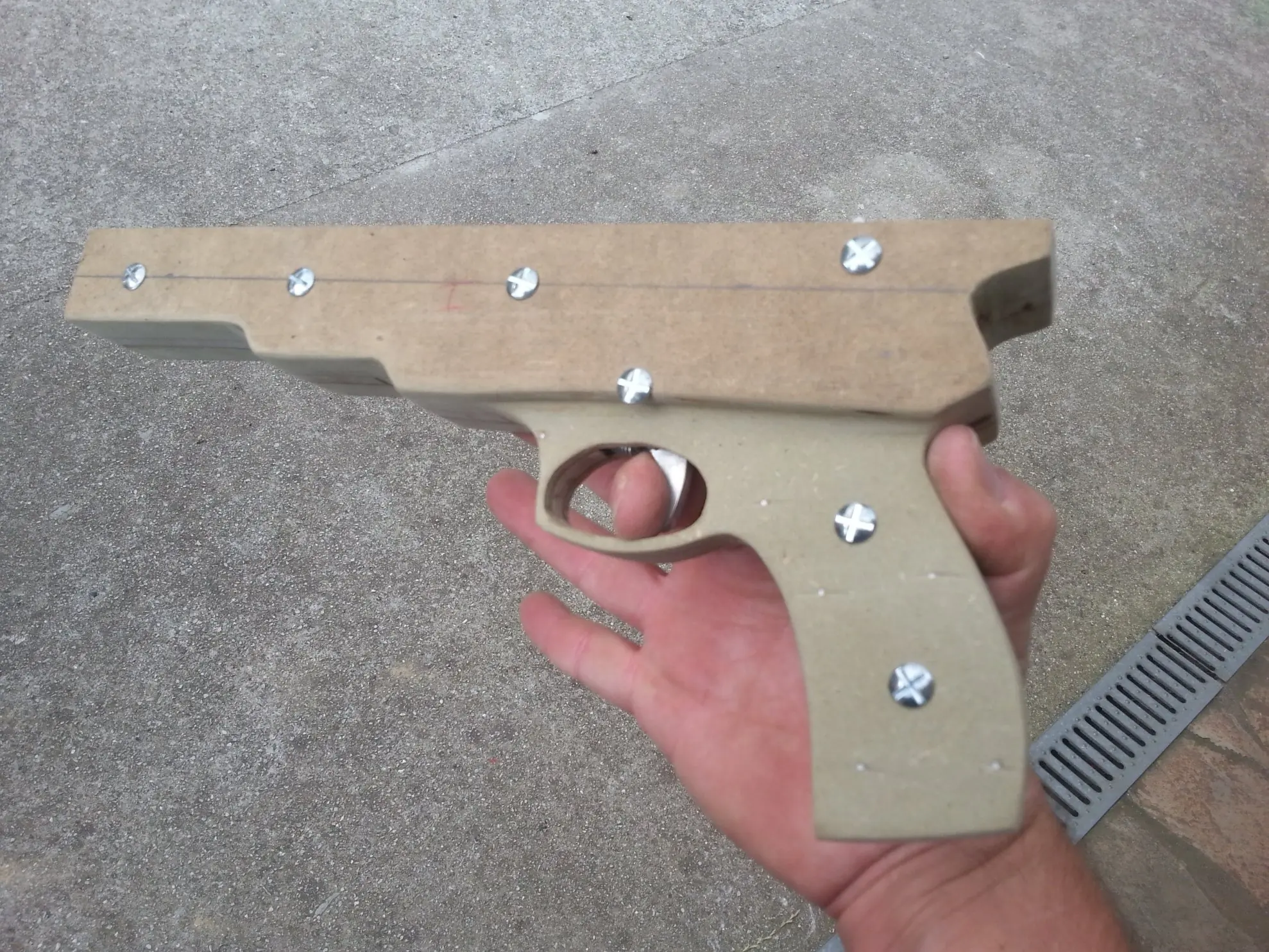 Hice una Pistola Ballesta casera y os lo muestro