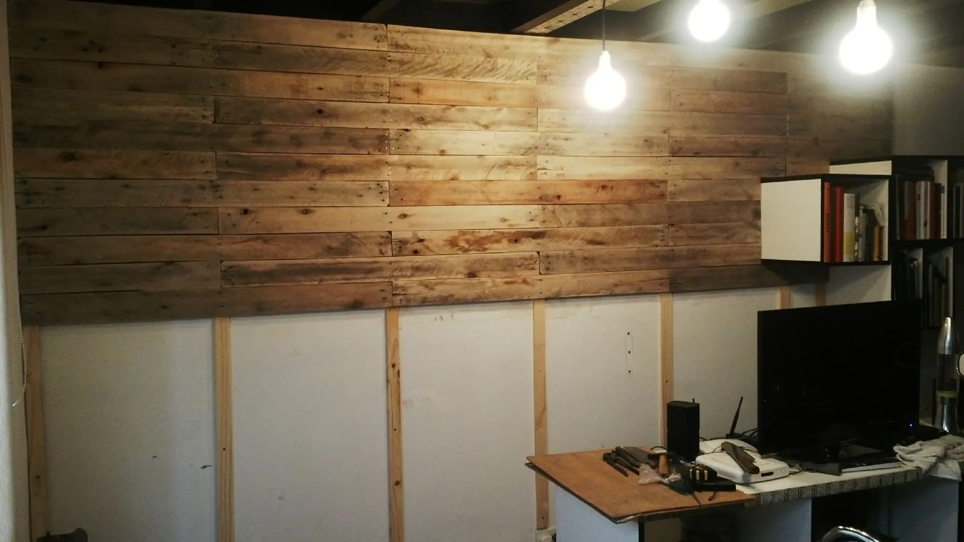 Revesti una pared con madera de pallet y te lo muestro