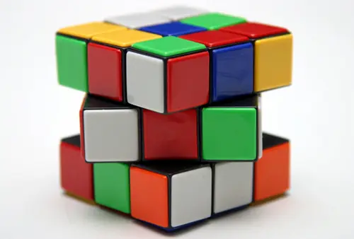 como arreglar un cubo magico