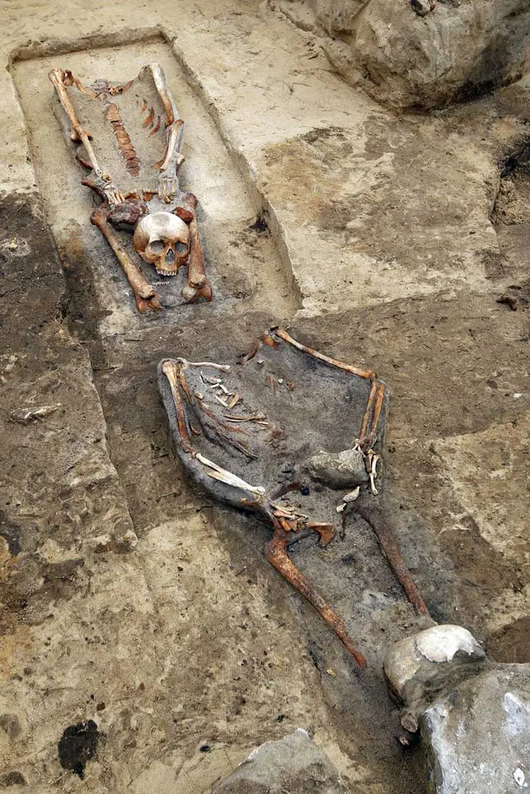 Encontraron un supuesto cementerio de vampiros en Polonia