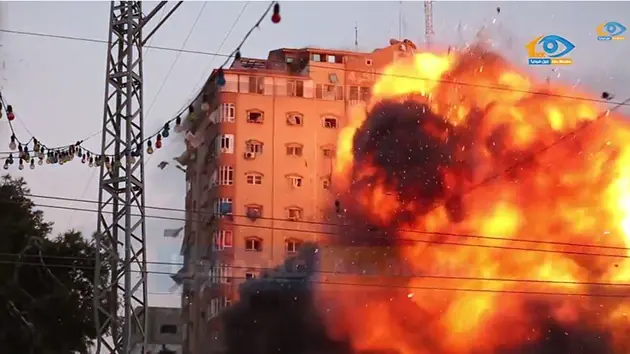 Video: Impactante ataque de Israel contra un edificio reside