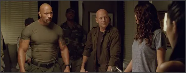 Bruce Willis a punta de pistola en G.I. Joe: Contraataque