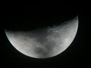 La Luna y sus inquietantes cambios de forma.