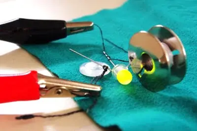 Un paso hacia la ropa inteligente, transistores de algodón