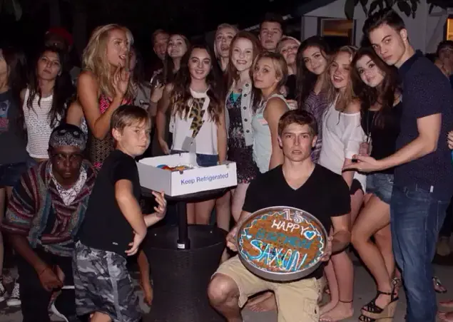 Saxon Sharbino: Imágenes de su cumple