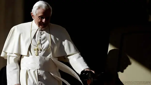 Benedicto insiste en que Dios creo el Universo