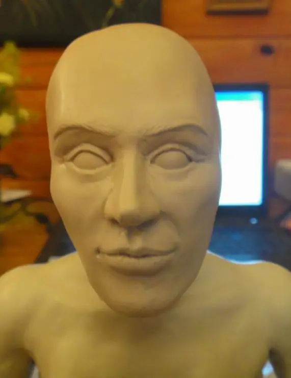 Modelando una cara en masilla epoxi [Propio]