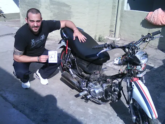 pinte mi moto solito y te lo muestro....