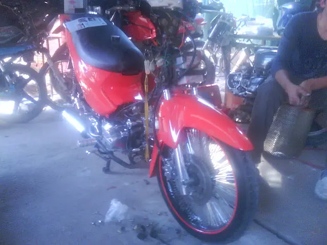 pinte mi moto solito y te lo muestro....