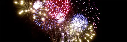 ¿Cómo se consiguen los colores de los fuegos artificiales?