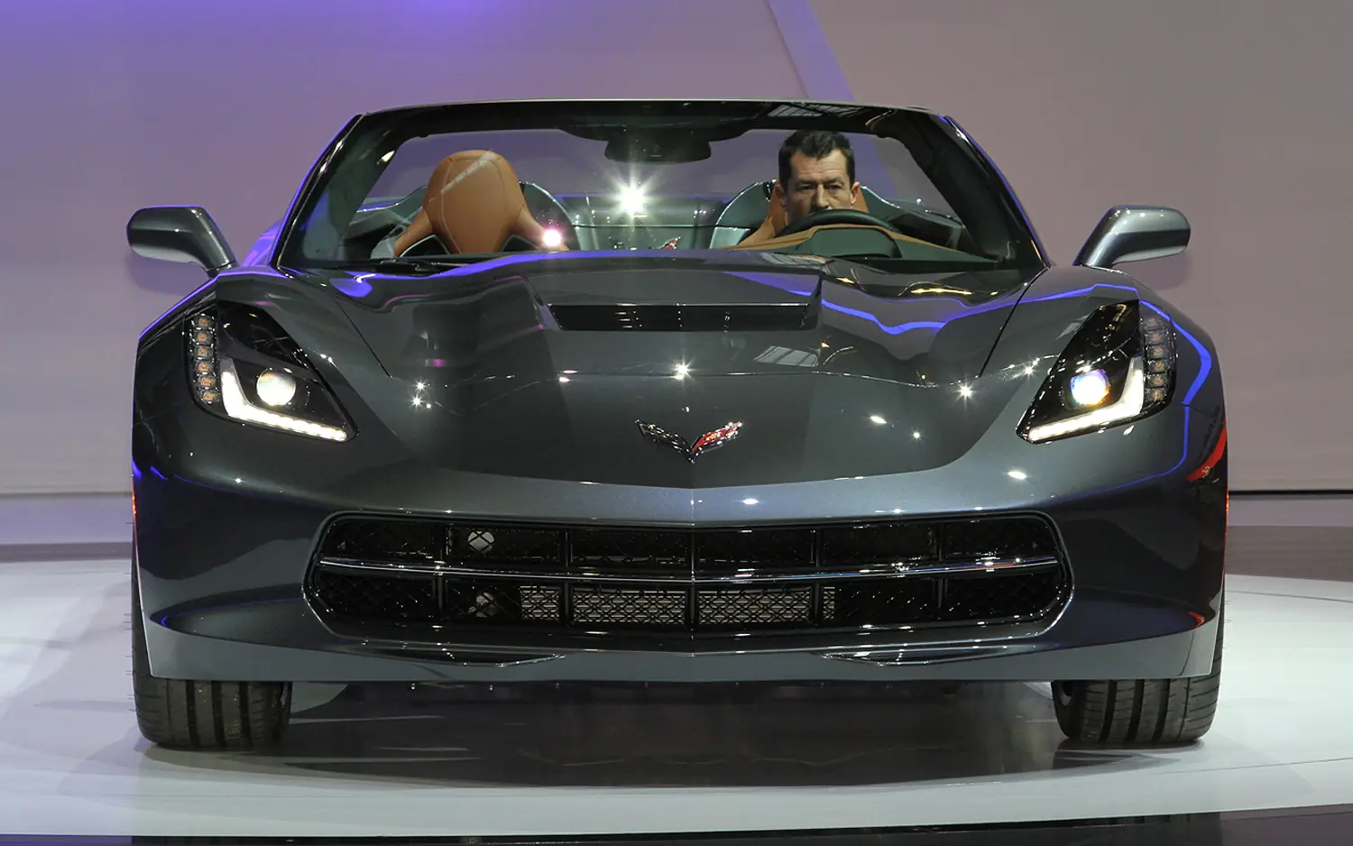 Corvette stingray, lujos