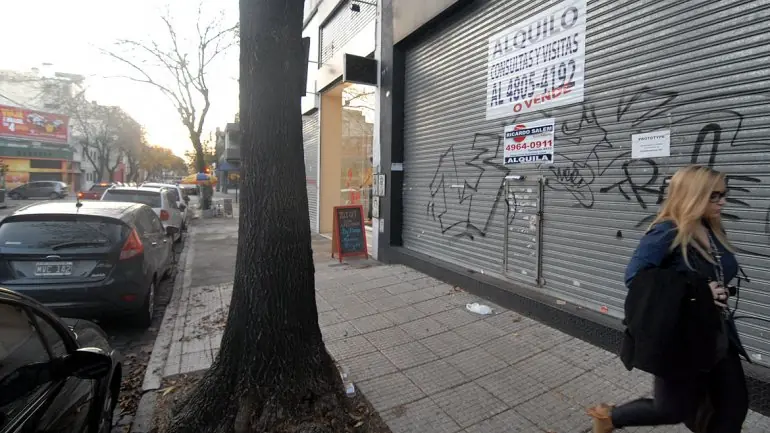 Por la baja del consumo, todos los días cierra un restauran