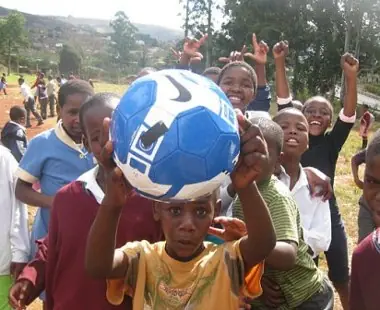 Soccket, la pelota de futbol que genera energía renovable