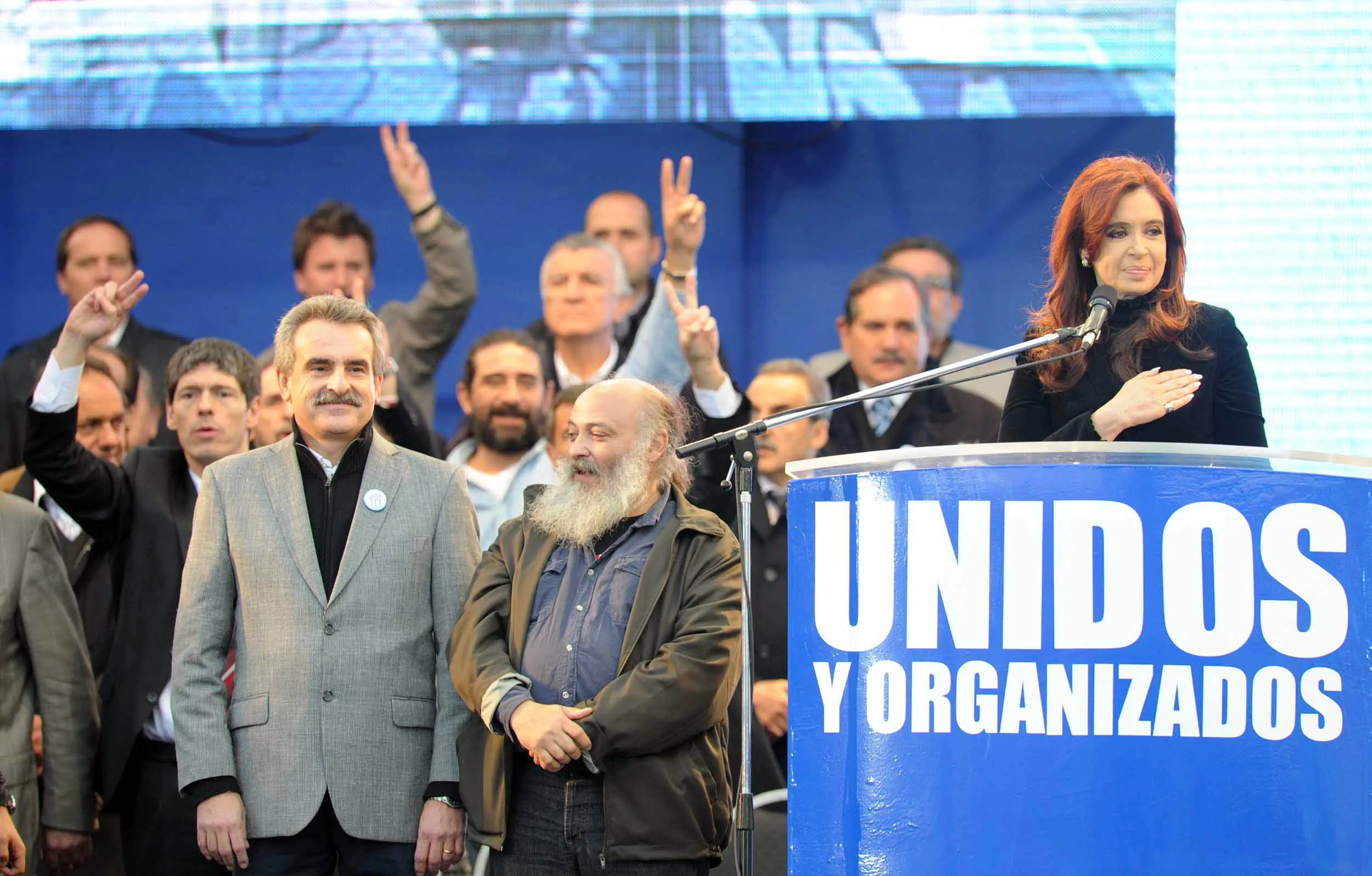 La democracia moderna necesita personas ignorantes para func