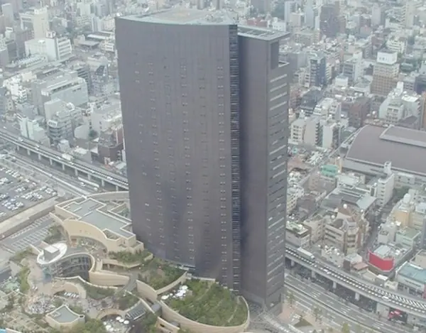 Edificio con forma de Playstation 3 en Japón