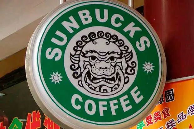 Once ejemplos de la burda piratería que se ve en China