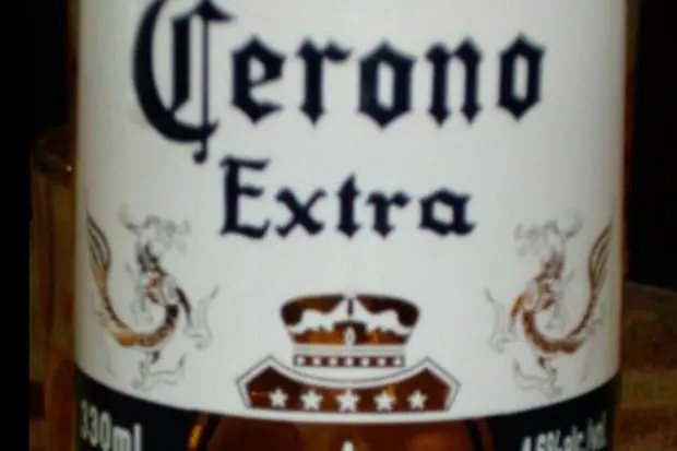 Once ejemplos de la burda piratería que se ve en China