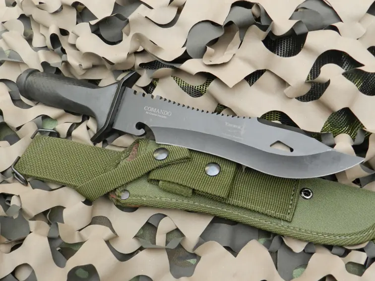 Modernos Cuchillos militares Argentinos Yarara