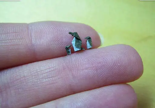 Artista hace Origami increíblemente pequeño