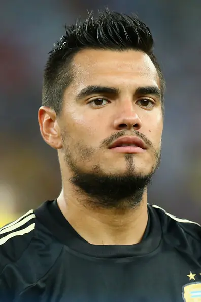 Dibuje a Sergio Romero en paint, miralo