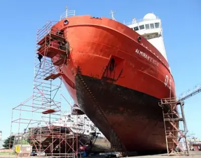 Después del incendio, el Almirante Irizar