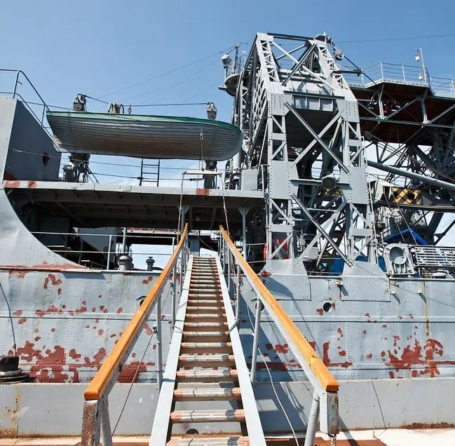 El barco militar operativo más antiguo del mundo [megapost]