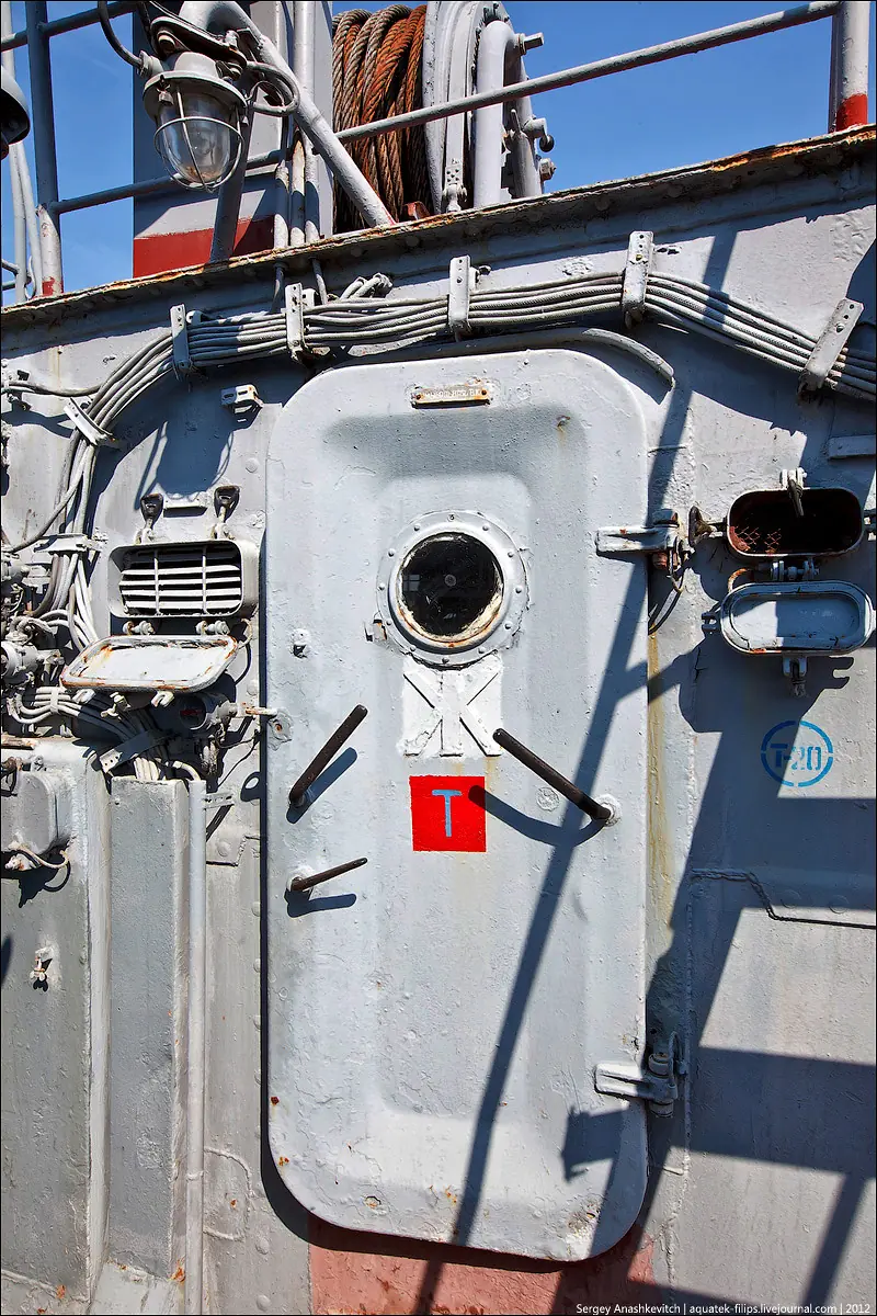 El barco militar operativo más antiguo del mundo [megapost]
