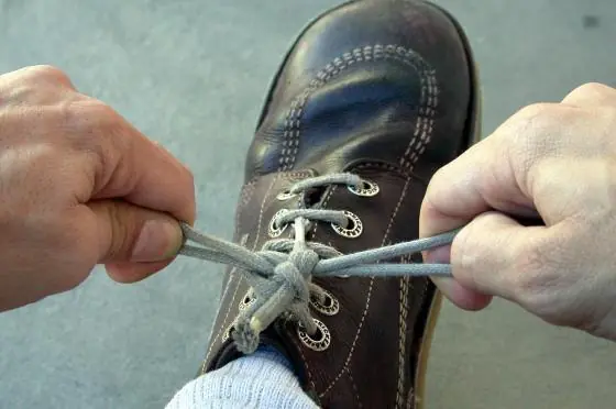 Como atarse los zapatos y hacer nudos de corbata