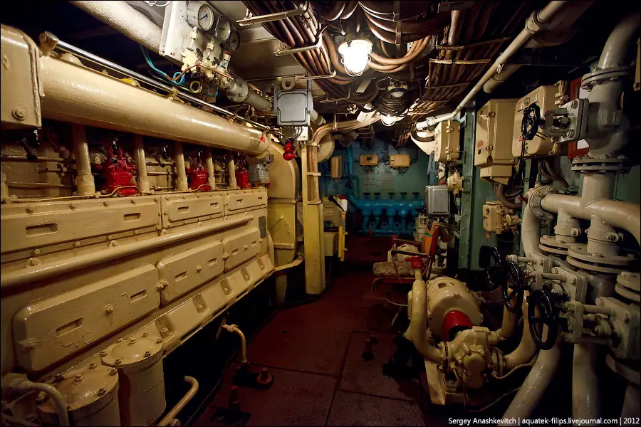 El barco militar operativo más antiguo del mundo [megapost]