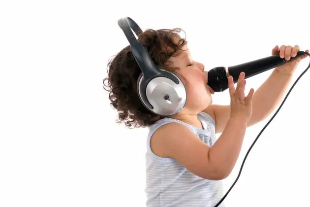 Porque nuestra voz suena distinta en una grabación