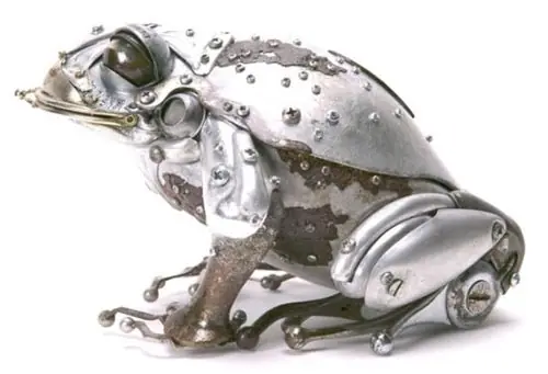 Esculturas de animales hechas con materiales reciclabes