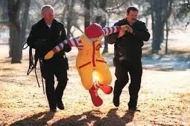 McDonal Payaso Habla y Hombre muere del Susto