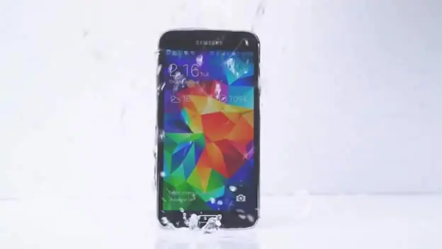 Samsung Galaxy S5 hace el #IceBucketChallenge