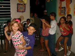 Tu Perreas, El Perrea, Ella Perrea, Uds. Perrean, Yo Paso