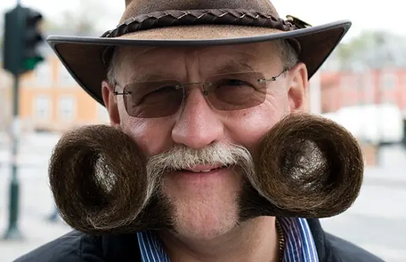 mostache