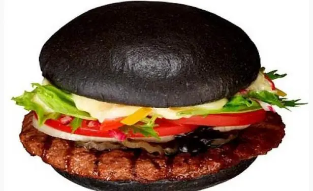 Burger King ofrece hamburguesas negras