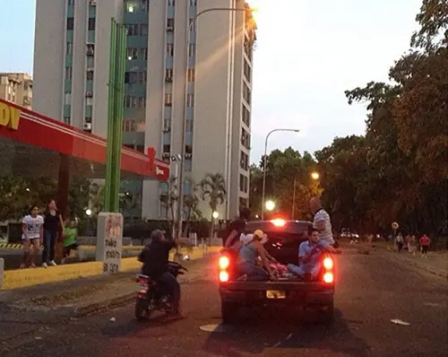 Venezuela: Arrollada por funcionario público en coma