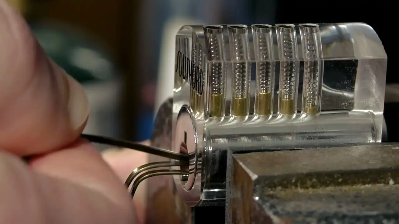 Aprende a abrir cualquier cerrojo! No soy responsable del ma